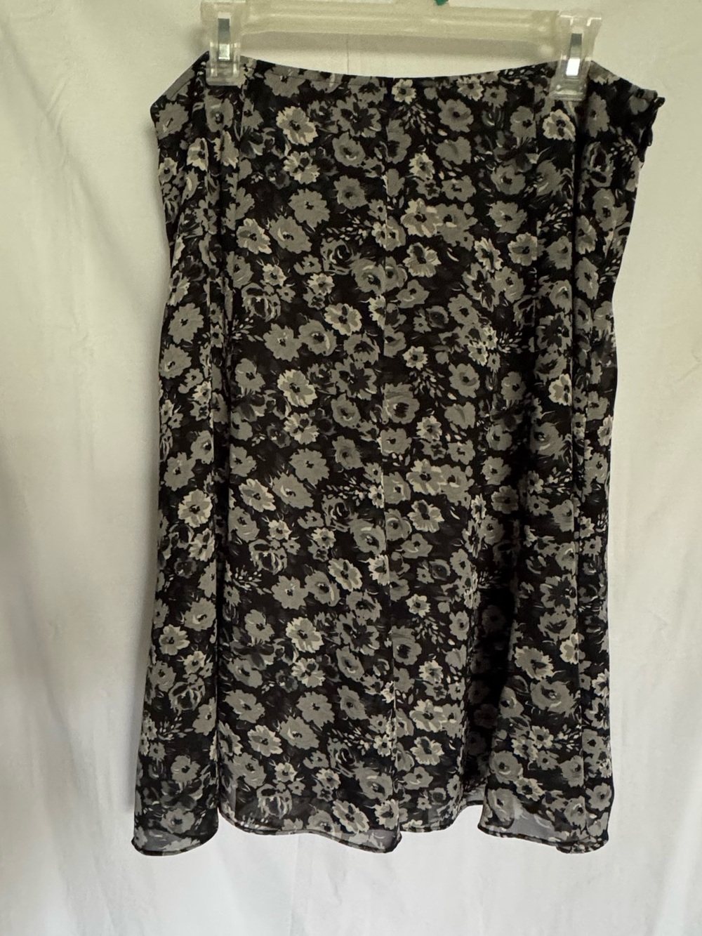 Villager Liz Claiborne Gray‎ Black Floral Print Skirt Size 12